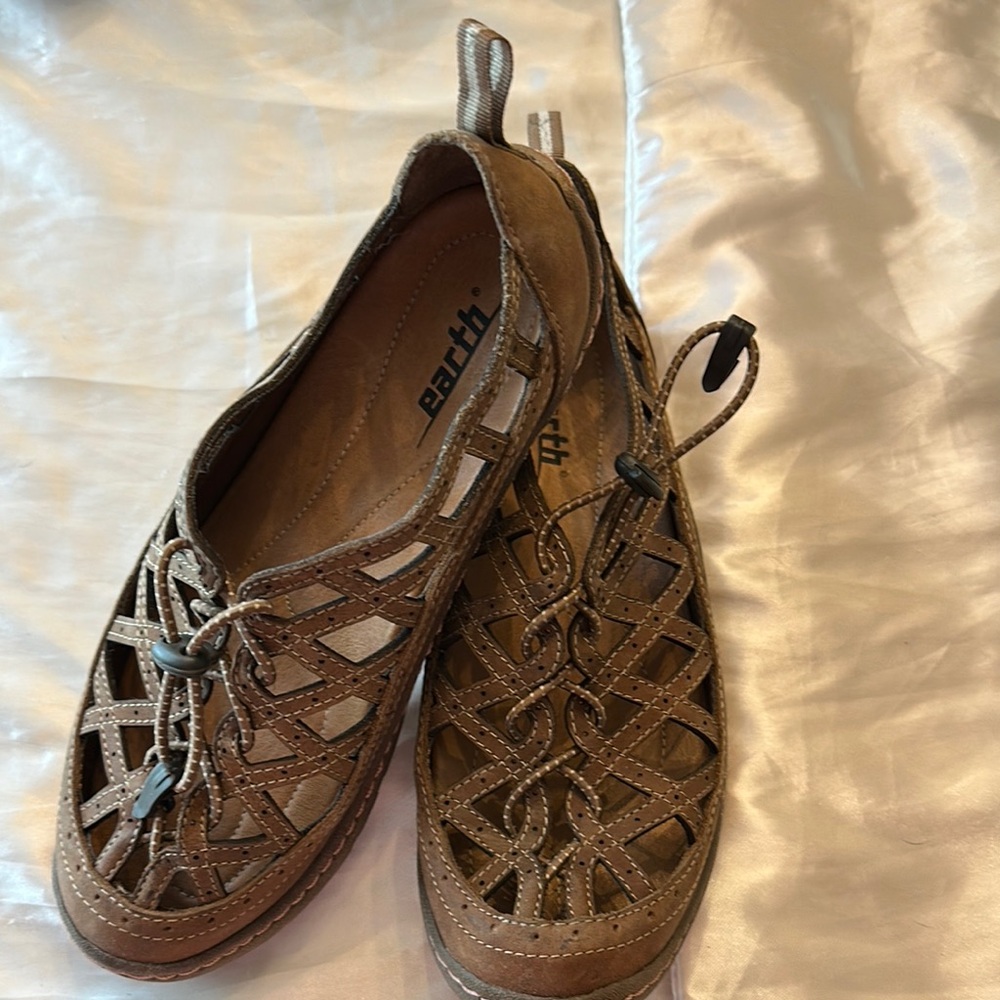 Earth Women's Tan Loafers with Cutout Design